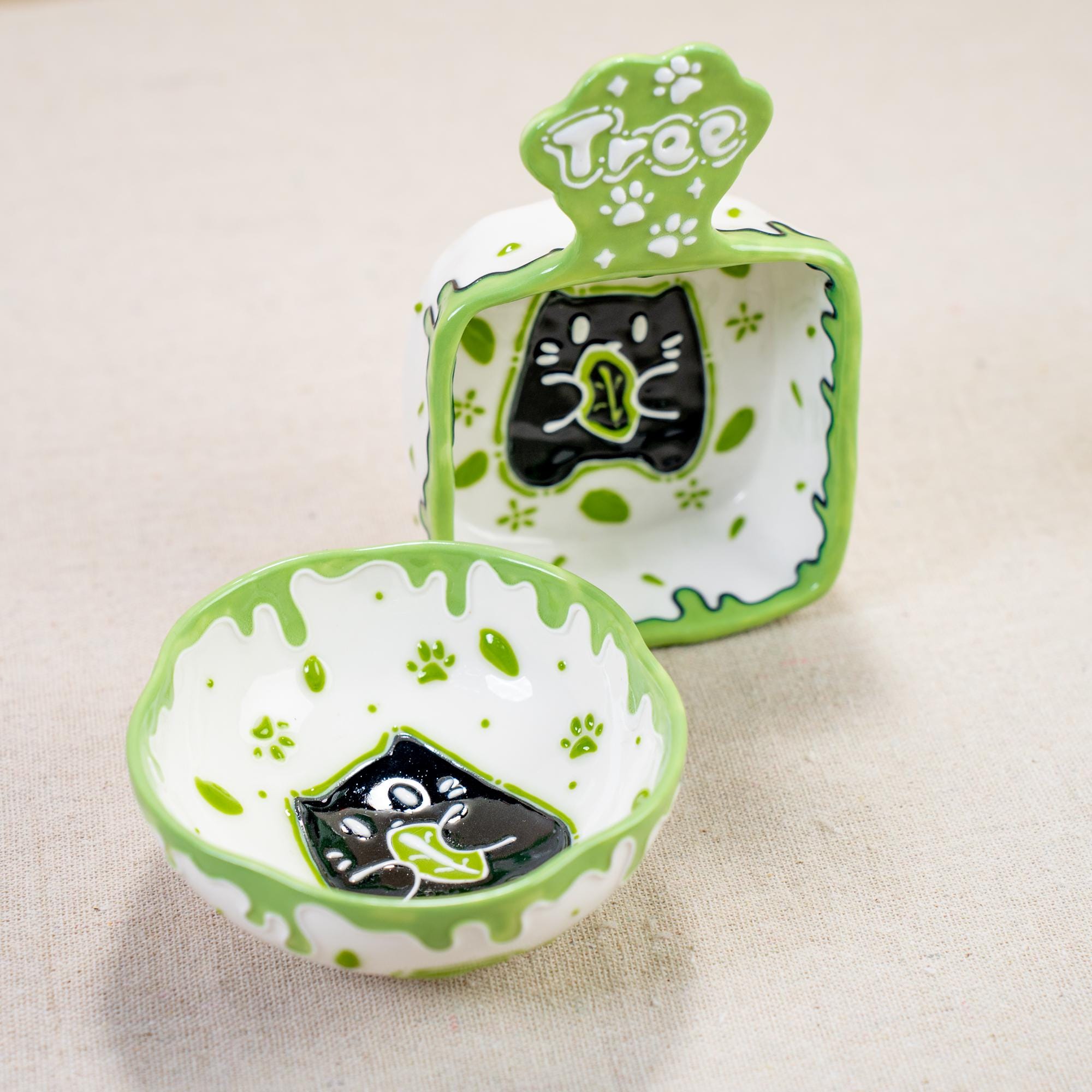 Handcrafted Ceramic Cat Jewelry Dishes, Playful Paw Design in Green, Perfect for Treats or Decor - Unique Cat-Lover Gift, Kitty Ring Dishes