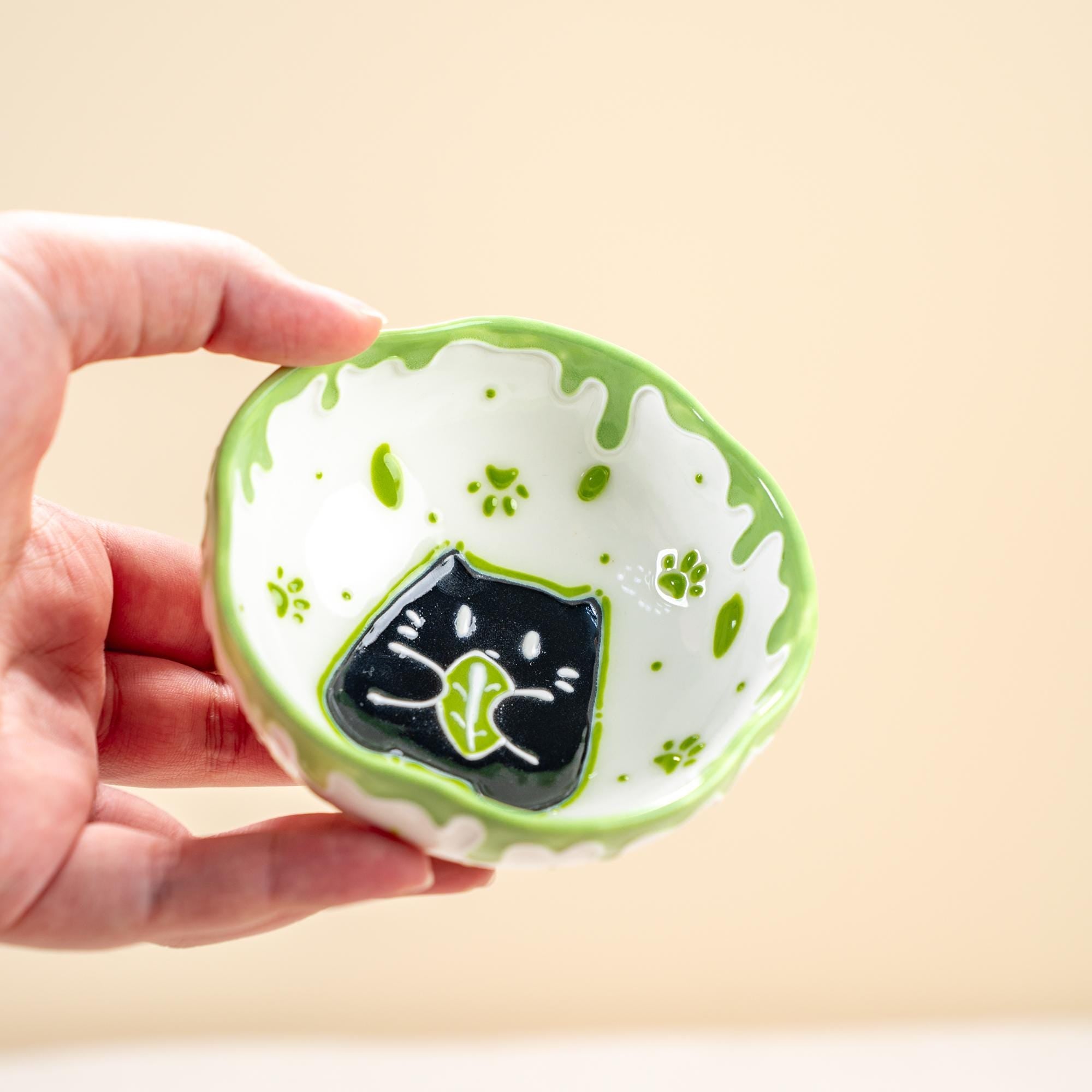 Handcrafted Ceramic Cat Jewelry Dishes, Playful Paw Design in Green, Perfect for Treats or Decor - Unique Cat-Lover Gift, Kitty Ring Dishes