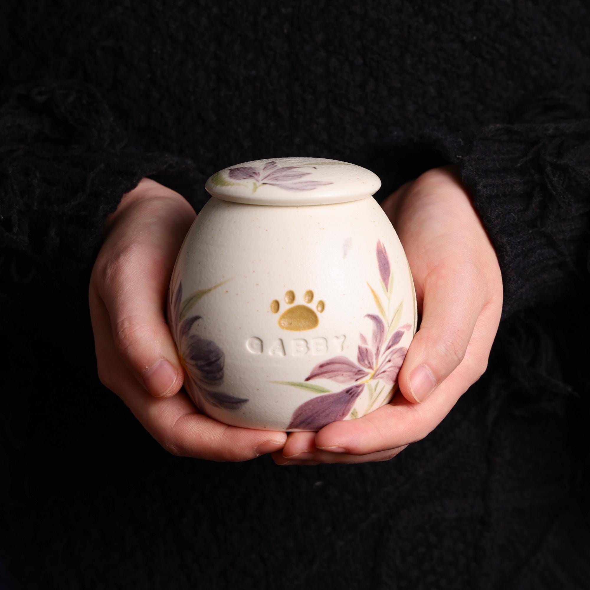 Custom Ceramic Pet Urn Personalized Handmade Foget me not cat urn Red Heart Dog Urn Paw Floral Memorial Pottery Urn for Ashes Unique Pet Urn
